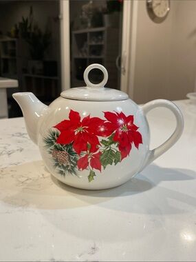 VINTAGE Russ "Crimson Poinsettia" Collection Ceramic Teapot